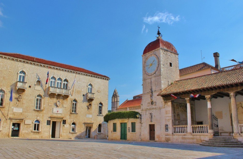 Day trip to Trogir: The main square