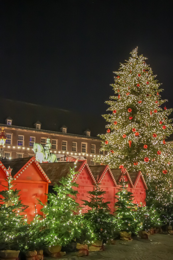 Dusseldorf Christmas Market 2022 Dusseldorf Christmas Market 2022: Everything You Need To Know - Jetsetting  Fools