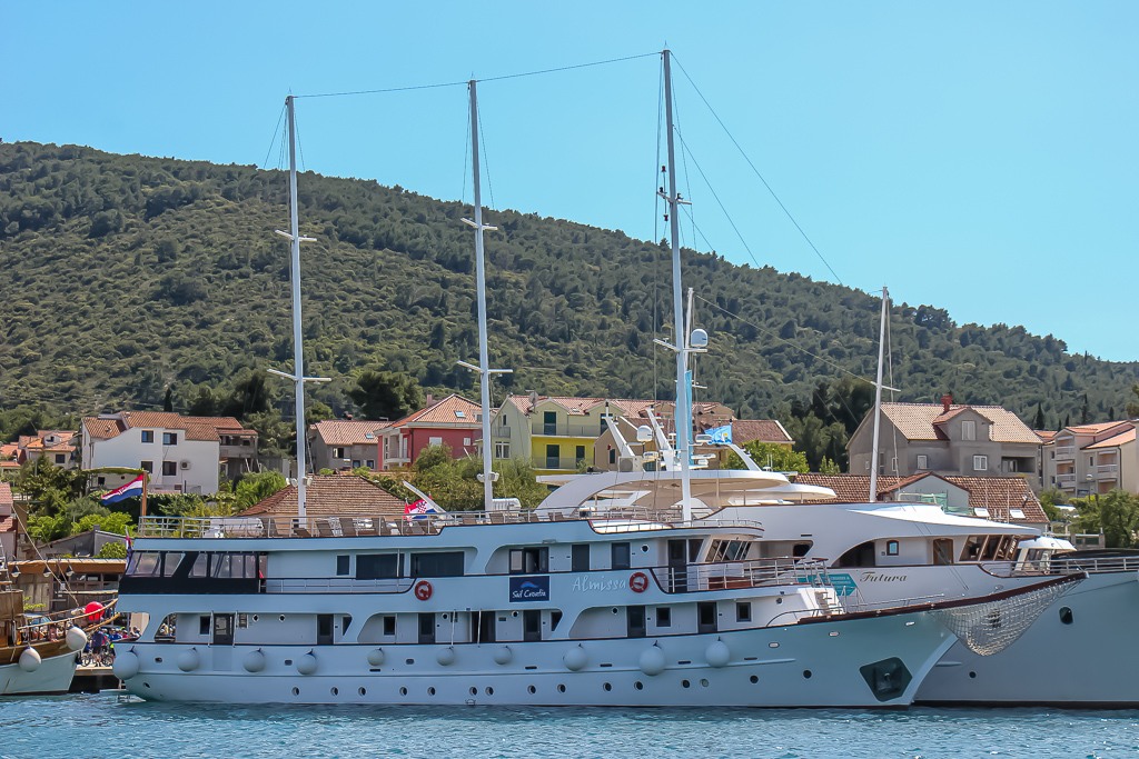croatia island hopping cruise